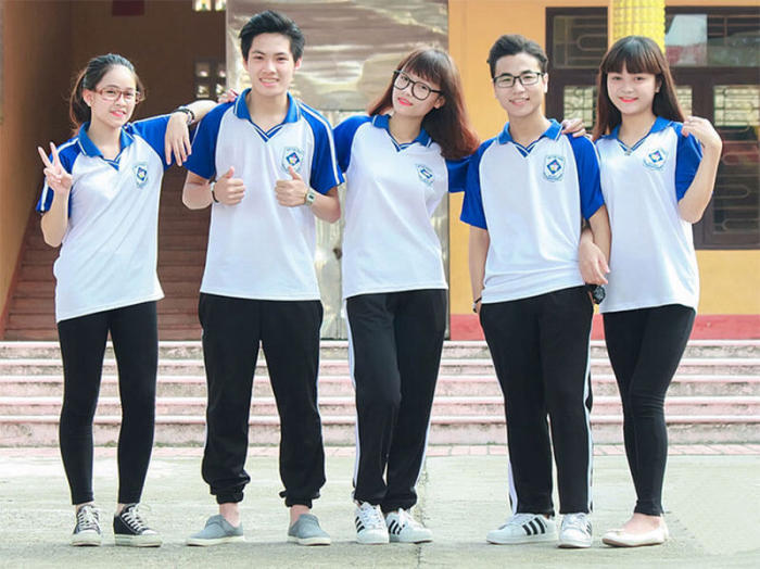 Đồng phục học sinh là trang phục phổ biến dành cho lứa tuổi học sinh