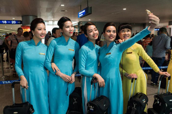Thiết kế bộ đồng phục nhân viên nữ của Vietnam Airline được kết hợp giữa truyền thống và hiện đại