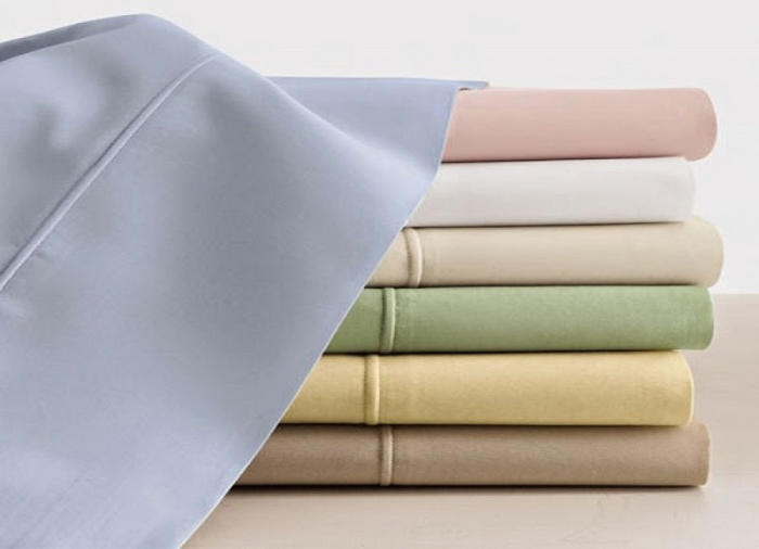 Vải kate silk có độ thấm hút cao, mềm mại và bền màu nên được dùng may đồng phục nhân viên nhiều