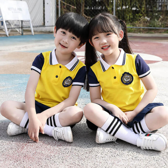 Nên lựa chọn bộ đồng phục học sinh tiểu học có màu sắc tươi sáng và rực rỡ
