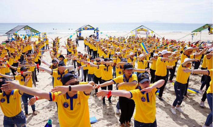 Đồng phục team building đi biển cần màu sắc tươi sáng tạo không khí vui tươi cho hoạt động tập thể
