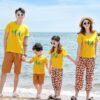 Mẫu áo vàng quần hoa chấm bi